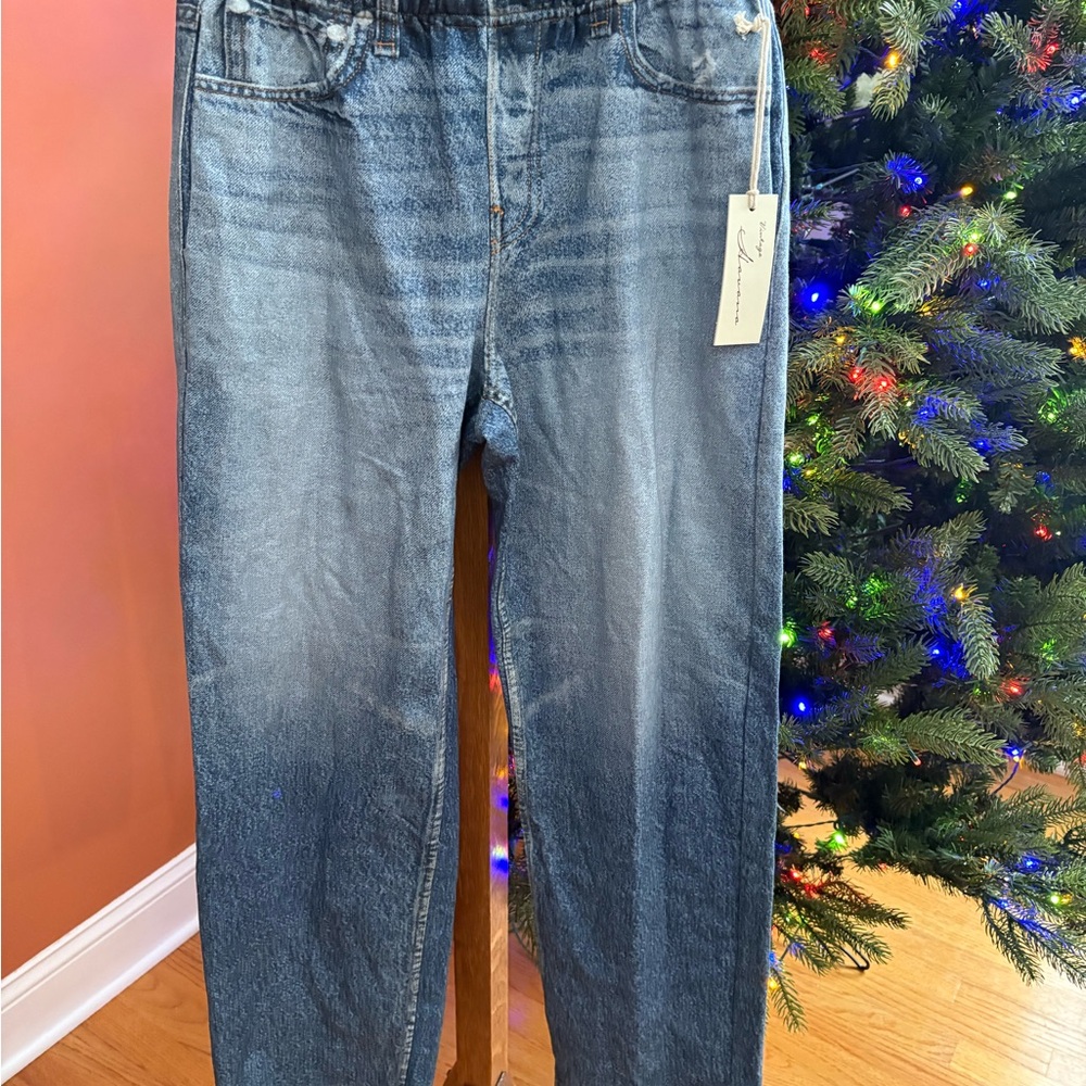 Vintage Havana Relaxed Blue Jeans. New with Tags. Size Small. Elastic Waist.